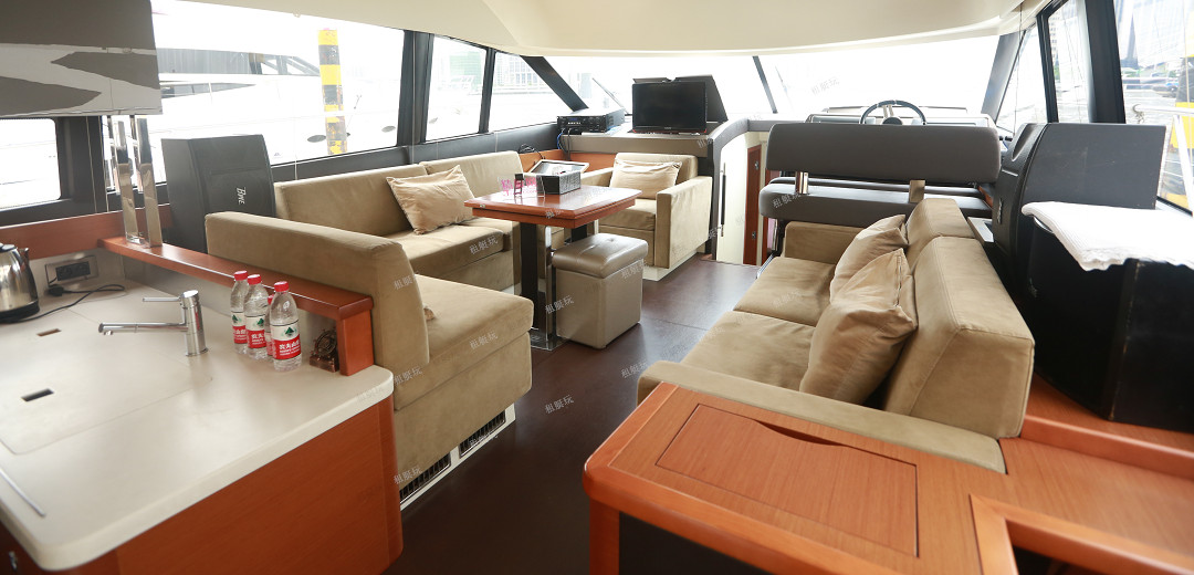 法國亞諾50英尺飛橋游艇 法國亞諾50英尺飛橋游艇